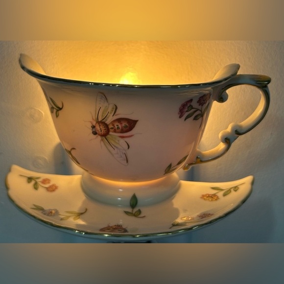 SKYE MCGHIE PORCELAIN TEACUP NIGHT LIGHT ‘GARDEN WHISPERS’ FLORAL BEE PLUG IN - Picture 2 of 8